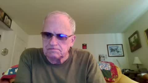 Snapshot of johnnymunch chatting on October 27, 12:20 pm johnnymunch online show from October 27, 12:20 pm