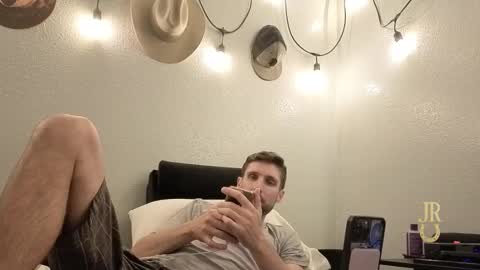 Give John Ryan A Thumbs Up online show from November 7, 5:07 am