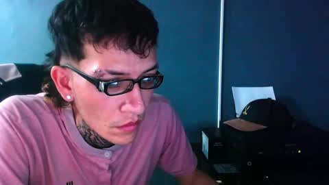 johnsonisaac94  online show from December 1, 10:32 pm