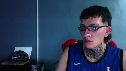 johnsonisaac94  online show from December 8, 5:29 am