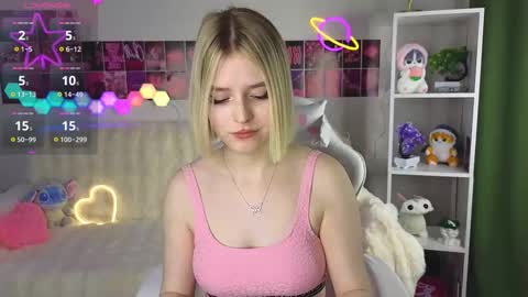 Snapshot of joice_queen chatting on February 15, 1:10 am Paula online show from February 15, 1:10 am