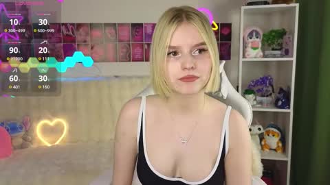 Snapshot of joice_queen chatting on February 17, 2:42 am Paula online show from February 17, 2:42 am