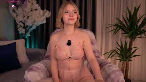 Snapshot of joice_queen chatting on September 21, 2:46 am Paula online show from September 21, 2:46 am