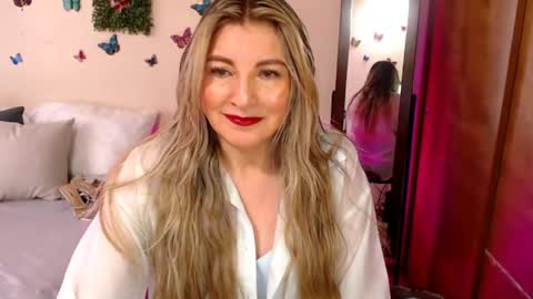 Jolie Mature online show from May 11, 9:45 pm
