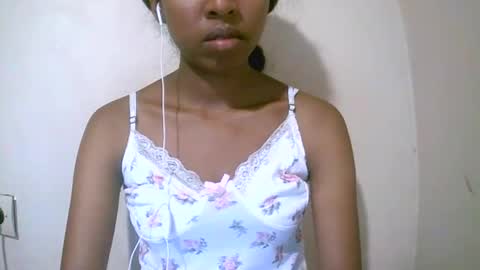 joliekah27 online show from April 18, 7:58 pm