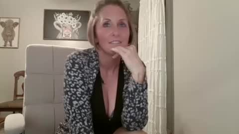 Snapshot of joliexx41 chatting on September 13, 1:27 am Jolie online show from September 13, 1:27 am