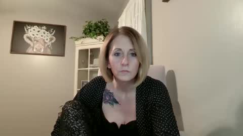 Snapshot of joliexx41 chatting on April 11, 12:59 am Jolie online show from April 11, 12:59 am