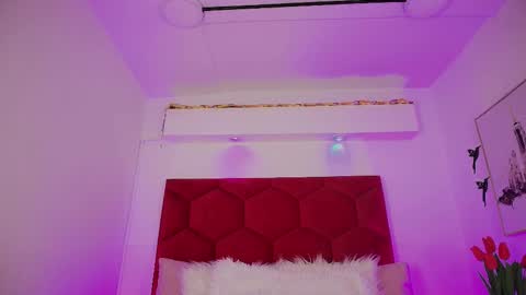 Jonas  online show from November 4, 12:59 pm