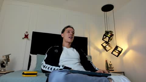 Jonathan Danielss  online show from December 2, 11:45 am