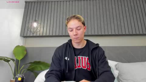Jonathan Danielss  online show from February 26, 12:47 pm