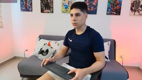 Instagram jonathanfit14 online show from April 14, 9:21 pm