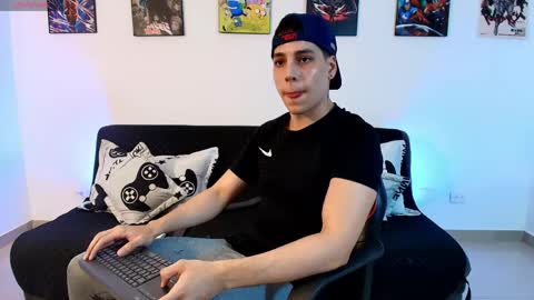 Snapshot of jonathanjoestar_ chatting on April 30, 11:20 pm Instagram jonathanfit14 online show from April 30, 11:20 pm