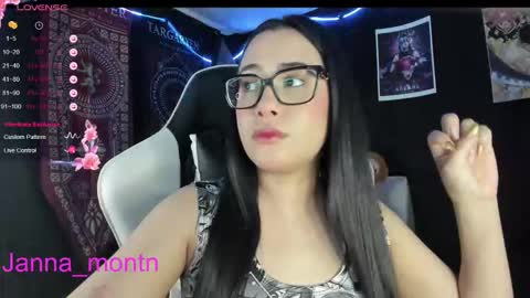 Snapshot of jonathanrwick chatting on November 9, 3:05 am Janna online show from November 9, 3:05 am