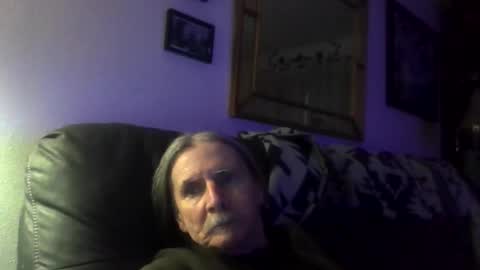 Snapshot of jonelvis6543 chatting on February 16, 8:43 am Jonelvis123456 online show from February 16, 8:43 am