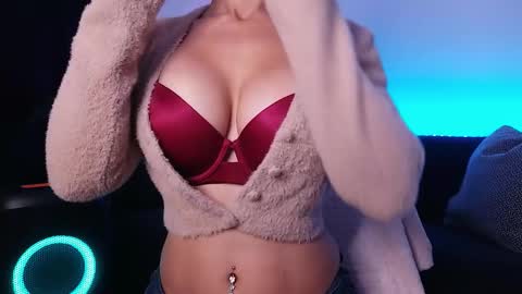 Snapshot of jonesalesya chatting on September 9, 8:03 am AlesyaJ online show from September 9, 8:03 am