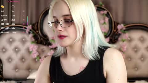 Snapshot of jonnienita chatting on April 30, 11:16 am Alice online show from April 30, 11:16 am