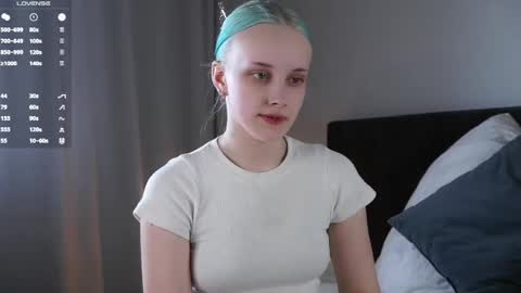 Snapshot of jonnienita chatting on May 25, 12:22 pm Alice online show from May 25, 12:22 pm