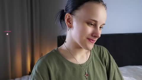 Snapshot of jonnienita chatting on June 12, 12:37 pm Alice online show from June 12, 12:37 pm
