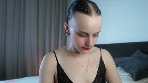 Snapshot of jonnienita chatting on July 22, 12:30 pm Alice online show from July 22, 12:30 pm