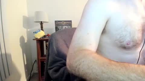 Snapshot of jonnlulz chatting on December 11, 3:35 am Jon online show from December 11, 3:35 am