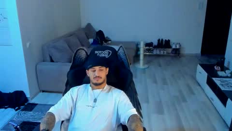 jonnyporn1 online show from October 23, 11:03 pm