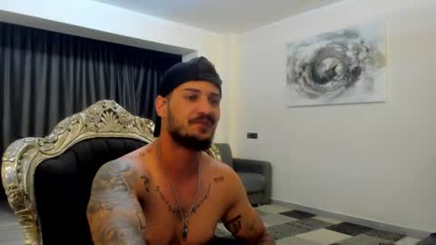Snapshot of jonnyporn1 chatting on June 13, 9:35 pm jonnyporn1 online show from June 13, 9:35 pm