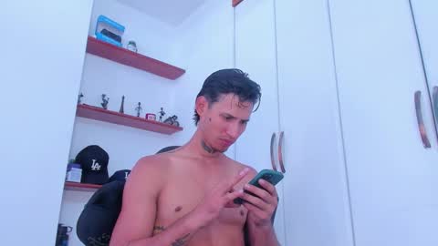 Snapshot of jonryder_ chatting on December 18, 5:08 pm Ryder Jon online show from December 18, 5:08 pm