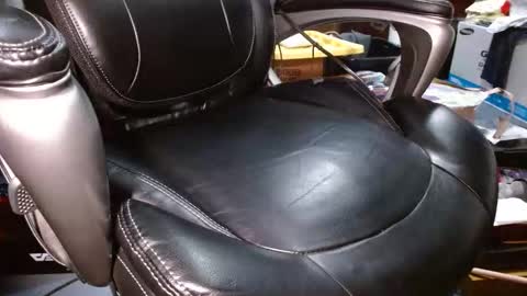 Snapshot of jonwillaim chatting on April 9, 3:28 pm jonwillaim online show from April 9, 3:28 pm