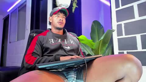 Snapshot of jordanparis chatting on February 15, 12:54 pm JordanParis online show from February 15, 12:54 pm