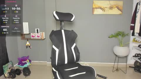 JordanRossie online show from April 4, 3:42 pm