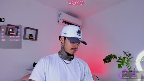 Snapshot of jordansmiith_ chatting on January 23, 9:29 pm Jordan Smith online show from January 23, 9:29 pm