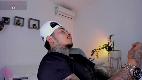 Snapshot of jordansmiith_ chatting on February 12, 11:30 pm Jordan Smith online show from February 12, 11:30 pm