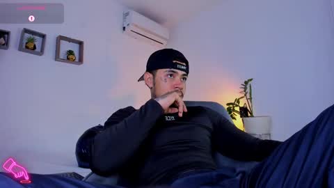 Snapshot of jordansmiith_ chatting on February 15, 8:43 pm Jordan Smith online show from February 15, 8:43 pm