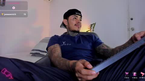 Snapshot of jordansmiith_ chatting on February 18, 8:58 pm Jordan Smith online show from February 18, 8:58 pm