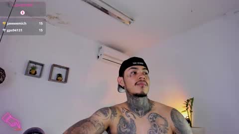 Snapshot of jordansmiith_ chatting on February 19, 12:03 am Jordan Smith online show from February 19, 12:03 am