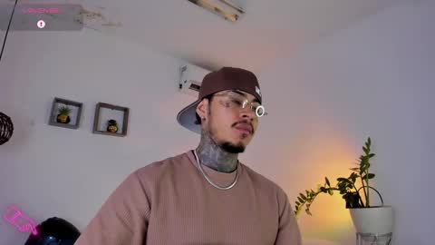 Snapshot of jordansmiith_ chatting on February 22, 8:09 pm Jordan Smith online show from February 22, 8:09 pm