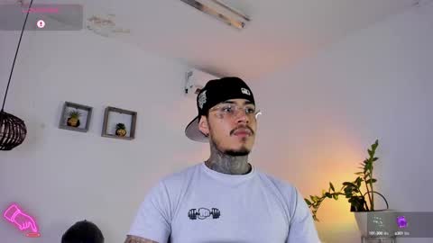 Snapshot of jordansmiith_ chatting on February 23, 2:57 pm Jordan Smith online show from February 23, 2:57 pm