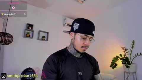 Snapshot of jordansmiith_ chatting on February 25, 9:02 pm Jordan Smith online show from February 25, 9:02 pm