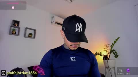 Snapshot of jordansmiith_ chatting on March 3, 8:32 pm Jordan Smith online show from March 3, 8:32 pm