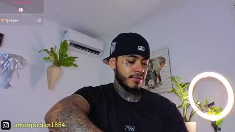 Snapshot of jordansmiith_ chatting on September 16, 9:05 pm Jordan Smith online show from September 16, 9:05 pm