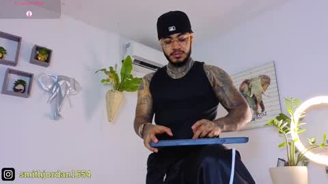 Snapshot of jordansmiith_ chatting on September 18, 9:17 pm Jordan Smith online show from September 18, 9:17 pm