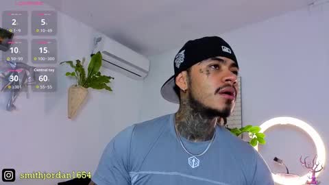 Snapshot of jordansmiith_ chatting on October 10, 9:47 pm Jordan Smith online show from October 10, 9:47 pm