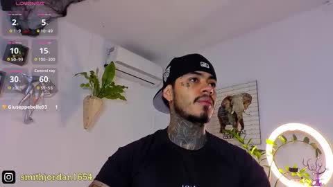 Snapshot of jordansmiith_ chatting on October 18, 8:20 pm Jordan Smith online show from October 18, 8:20 pm