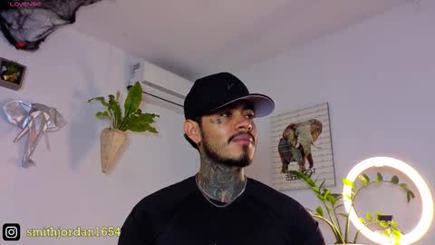 Snapshot of jordansmiith_ chatting on October 20, 9:04 pm Jordan Smith online show from October 20, 9:04 pm