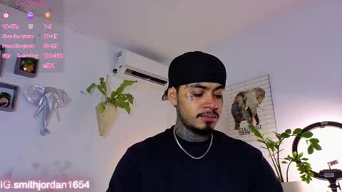Snapshot of jordansmiith_ chatting on November 17, 8:14 pm Jordan Smith online show from November 17, 8:14 pm