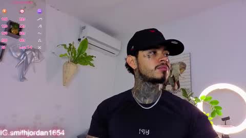 Snapshot of jordansmiith_ chatting on November 29, 9:29 pm Jordan Smith online show from November 29, 9:29 pm