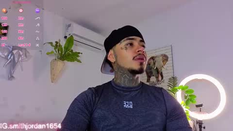 Snapshot of jordansmiith_ chatting on December 1, 8:36 pm Jordan Smith online show from December 1, 8:36 pm