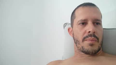 Snapshot of jose_985 chatting on October 18, 9:54 am jose_985 online show from October 18, 9:54 am