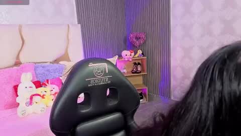 Joselyn  online show from April 15, 12:45 pm