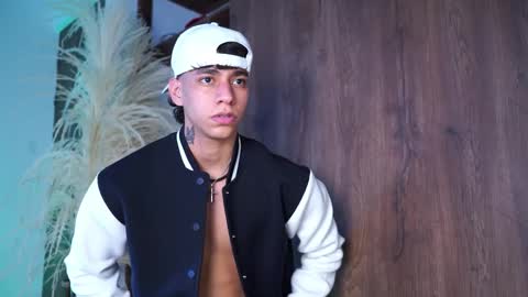 Snapshot of josep_davies chatting on November 21, 9:35 pm Josep online show from November 21, 9:35 pm